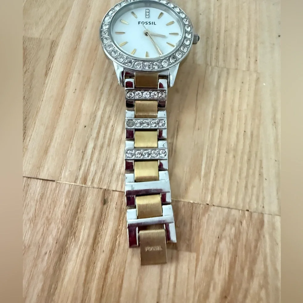 Fossil ladies  two toned crystal accented watch NEW BATTERY
